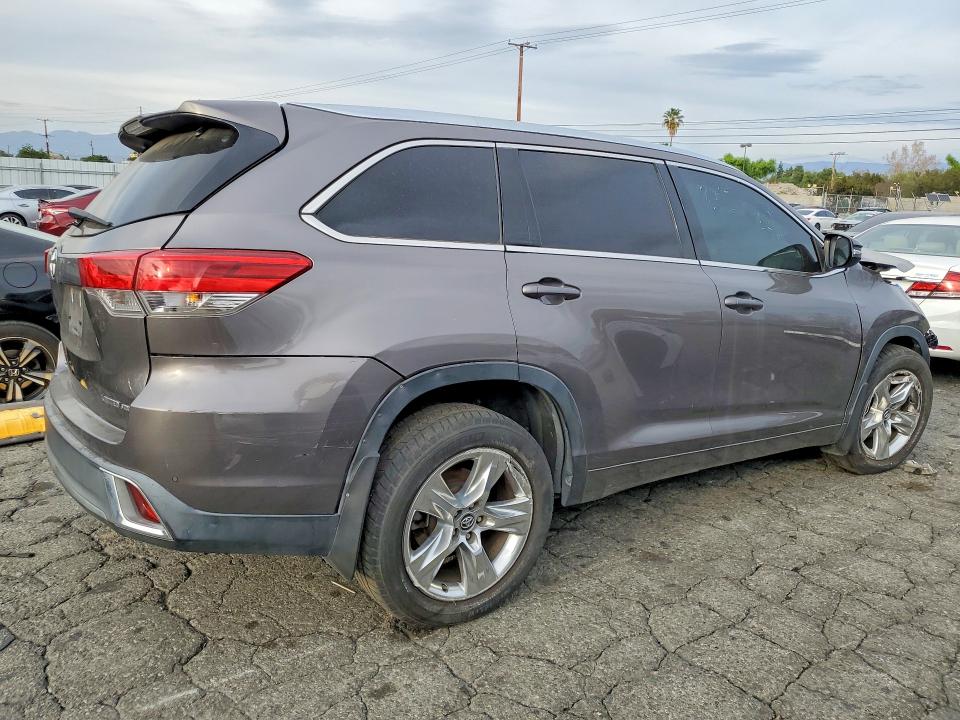 Photo 3 from auction – 2018 TOYOTA HIGHLANDER with VIN 5TDDZRFHXJS915168