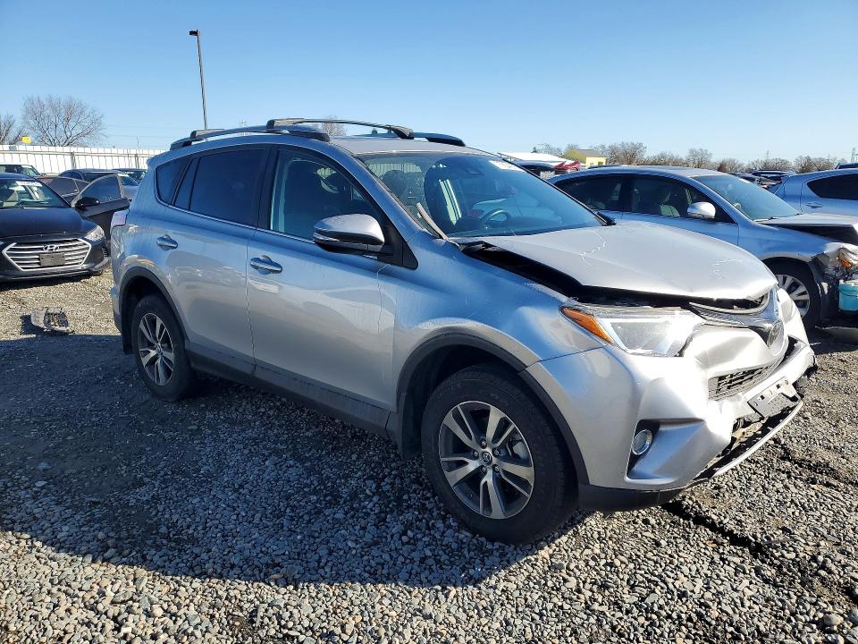 Photo 4 from auction – 2017 TOYOTA RAV4 XLE with VIN 2T3WFREV2HW382993