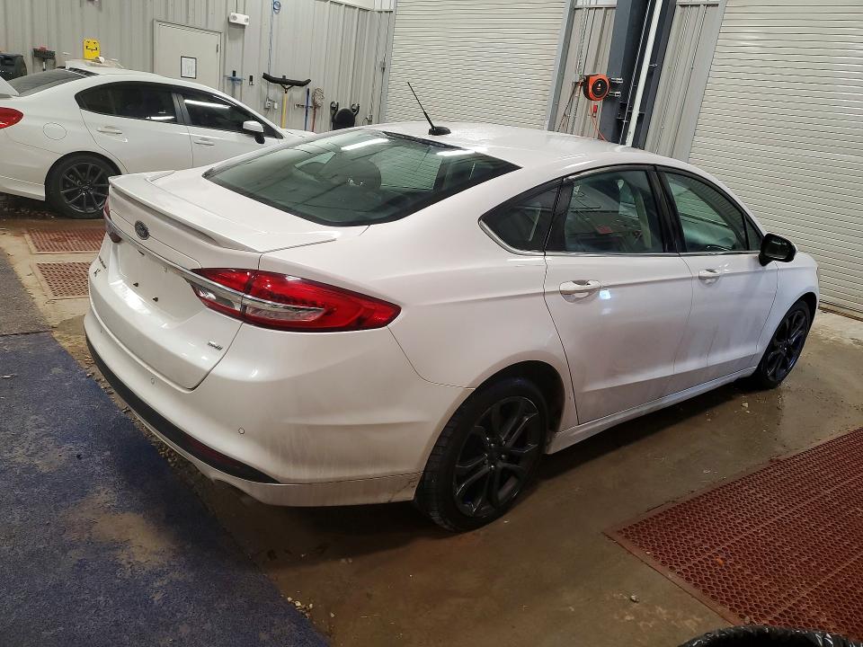 Photo 3 from auction – 2018 FORD FUSION with VIN 3FA6P0H77JR191656