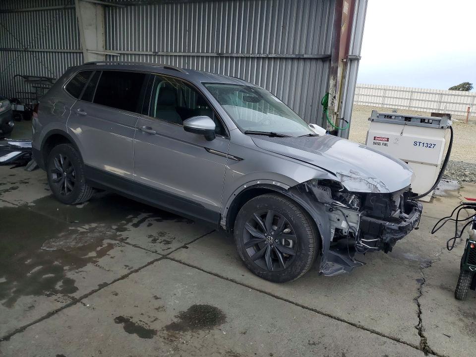 Photo 4 from auction – 2024 VOLKSWAGEN TIGUAN with VIN 3VV3B7AX2RM119983