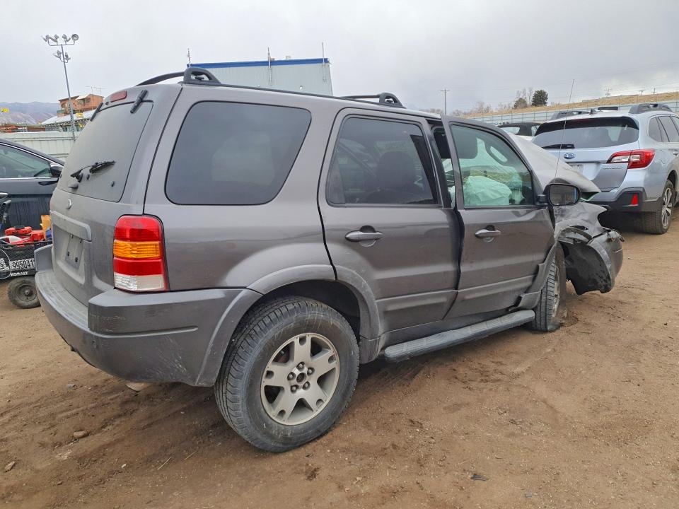 Photo 3 from auction – 2004 FORD ESCAPE LIM with VIN 1FMCU94134KB05937