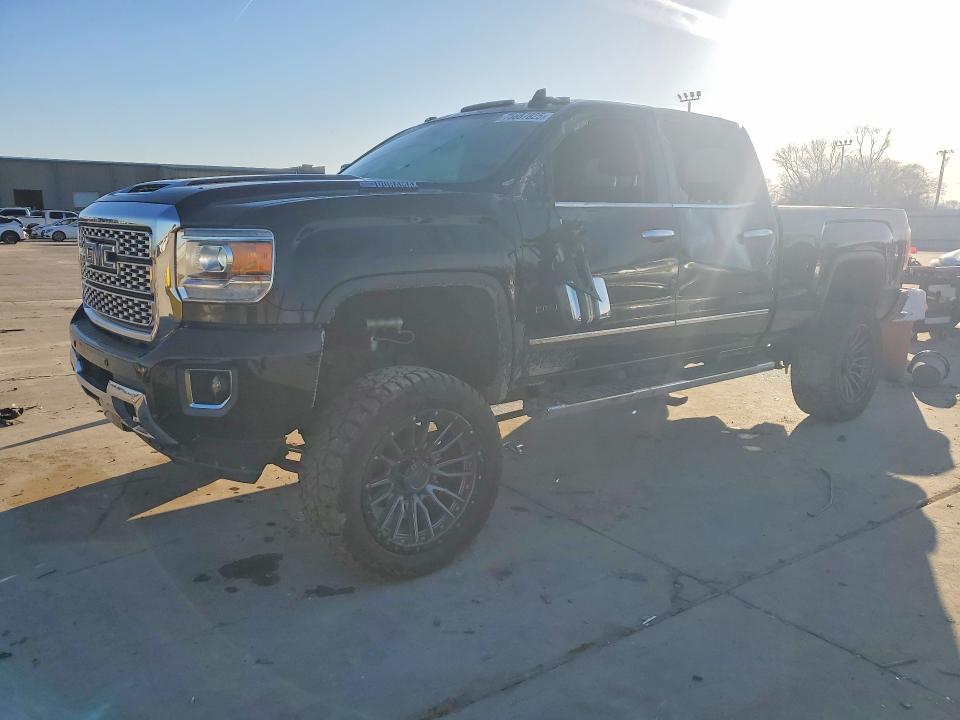 GMC SIERRA 2018 with VIN 1GT12UEY7JF282088 - Photo from auction