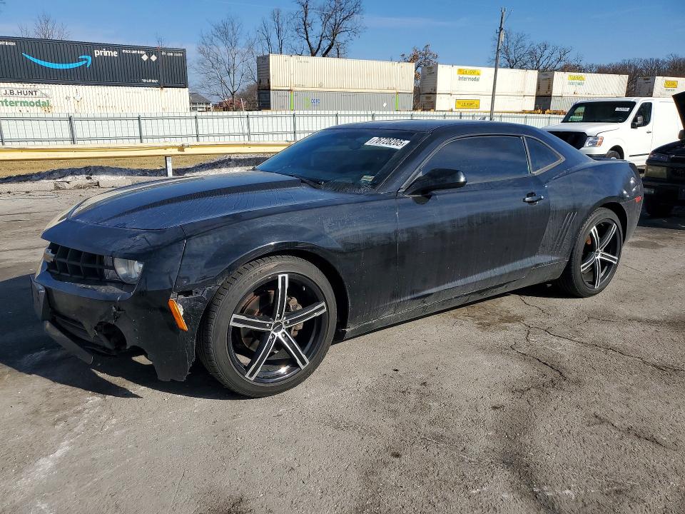 CHEVROLET CAMARO LS 2013 with VIN 2G1FA1E31D9181002 - Photo from auction