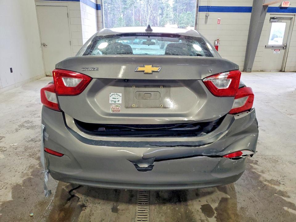 Photo 6 from auction – 2017 CHEVROLET CRUZE with VIN 1G1BE5SM1H7120280