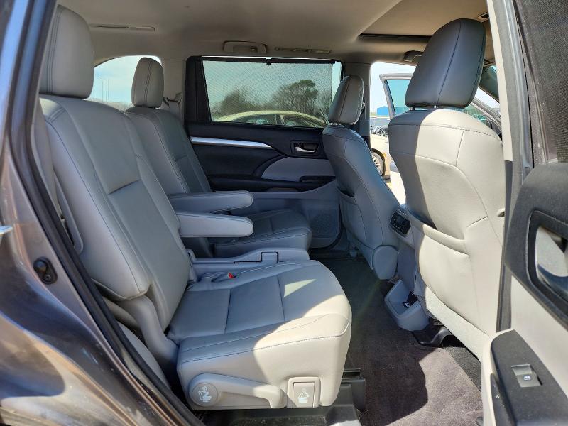 Photo 11 from auction – 2018 TOYOTA HIGHLANDER with VIN 5TDKZRFH1JS536387