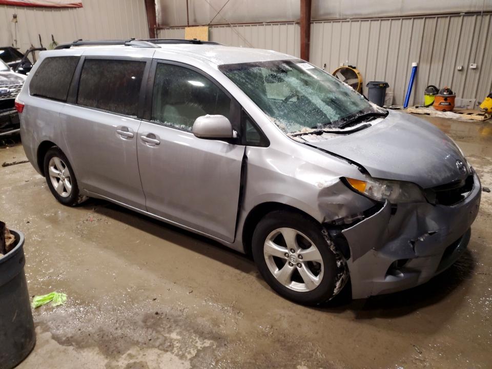 Photo 4 from auction – 2016 TOYOTA SIENNA LE with VIN 5TDKK3DC7GS733176