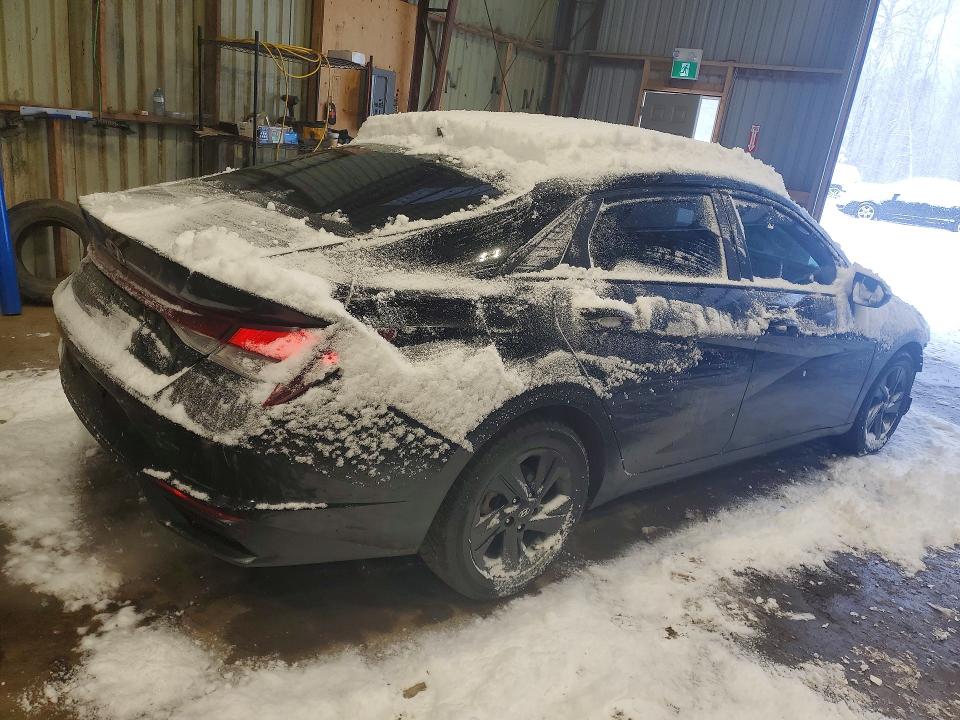 Photo 3 from auction – 2022 HYUNDAI ELANTRA with VIN KMHLM4AG2NU320842