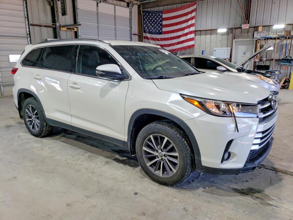 Photo 4 from auction – 2019 TOYOTA HIGHLANDER with VIN 5TDJZRFH7KS574560