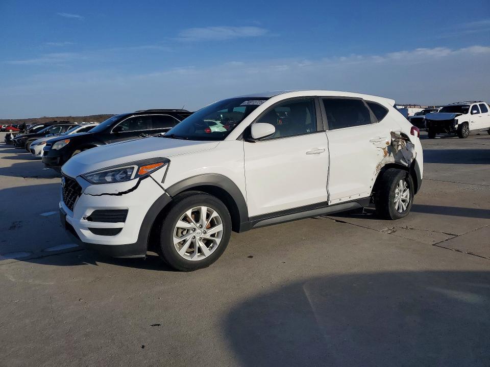 HYUNDAI TUCSON SE 2019 with VIN KM8J23A41KU888945 - Photo from auction