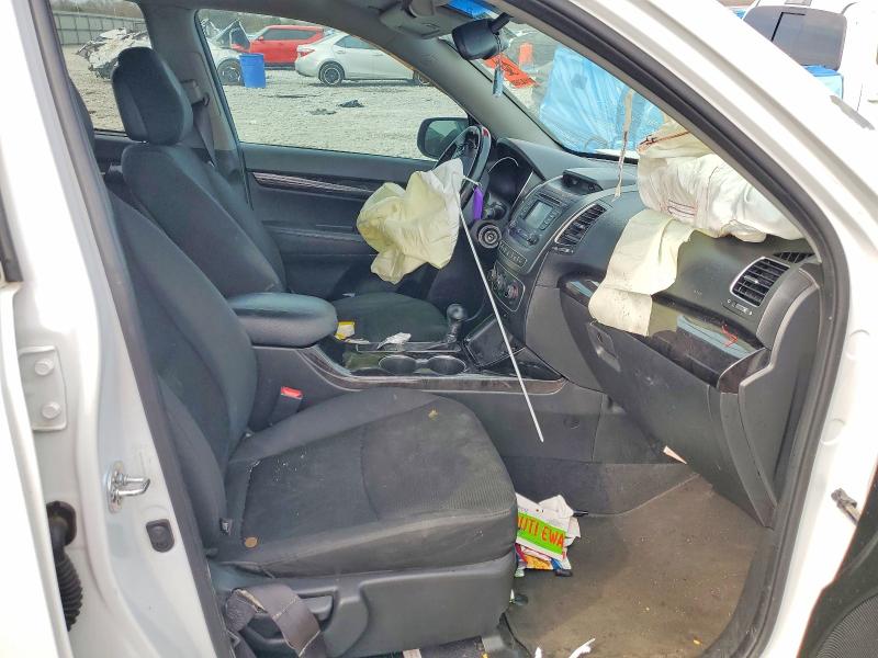 Photo 7 from auction – 2014 KIA SORENTO with VIN 5XYKT3A63EG442406
