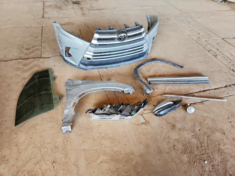 Photo 13 from auction – 2018 TOYOTA HIGHLANDER with VIN 5TDBZRFH8JS838436
