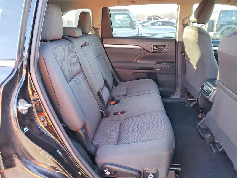 Photo 11 from auction – 2018 TOYOTA HIGHLANDER with VIN 5TDZARFH2JS037412