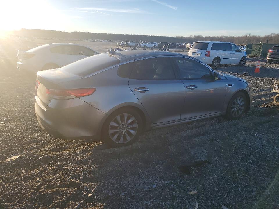 Photo 3 from auction – 2018 KIA OPTIMA with VIN 5XXGU4L30JG180578