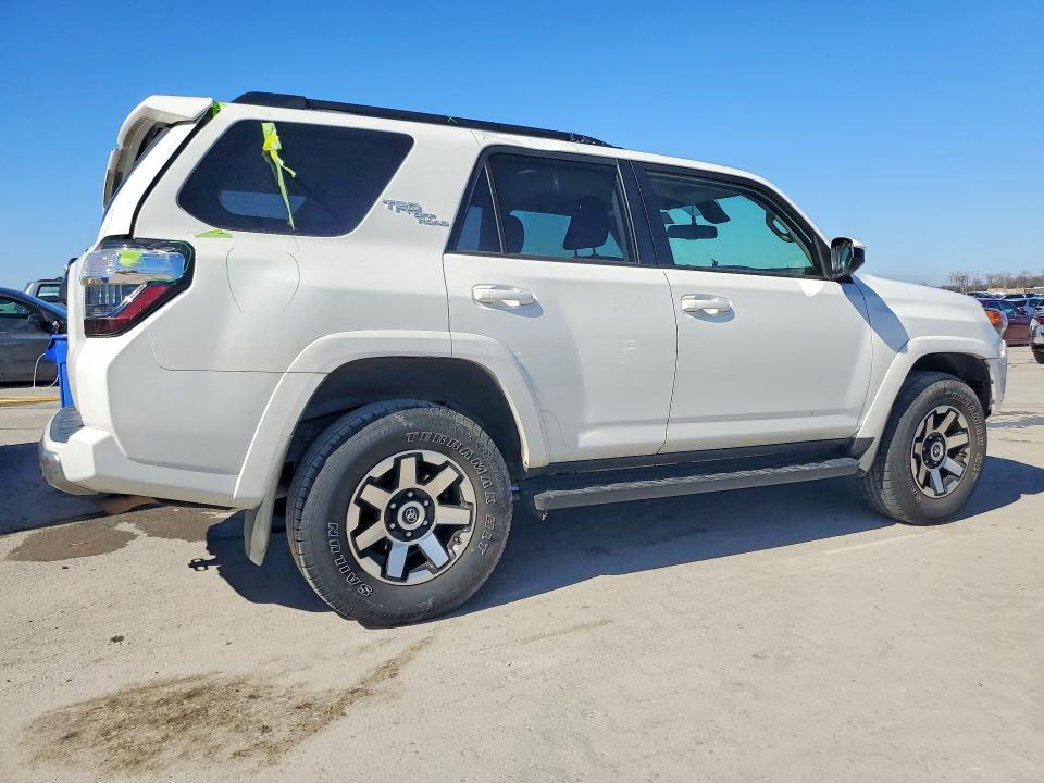 Photo 3 from auction – 2021 TOYOTA 4RUNNER SR with VIN JTEPU5JR9M5936698