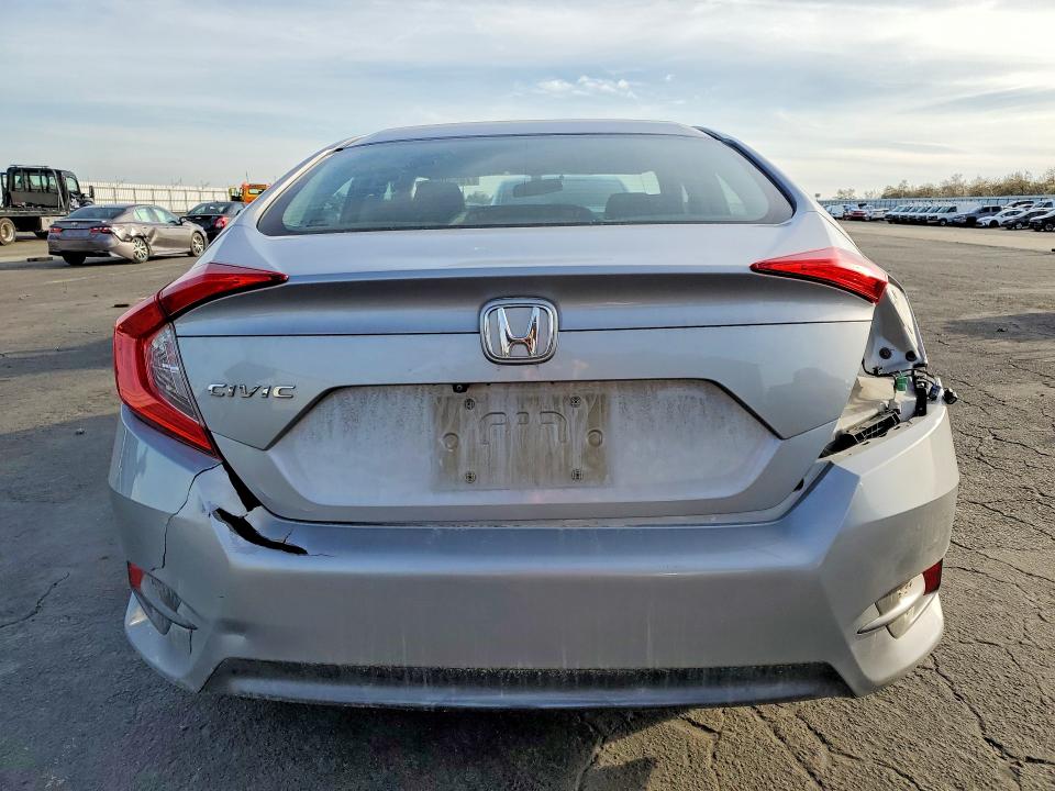 Photo 6 from auction – 2017 HONDA CIVIC with VIN 2HGFC2F53HH562810
