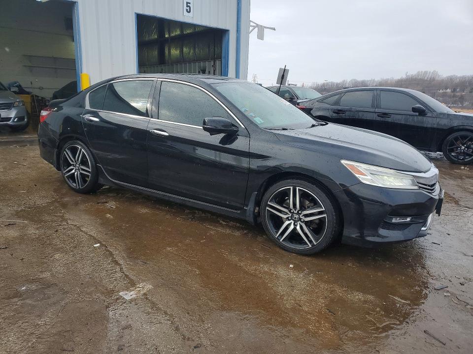 Photo 4 from auction – 2017 HONDA ACCORD TOU with VIN 1HGCR3F99HA045018