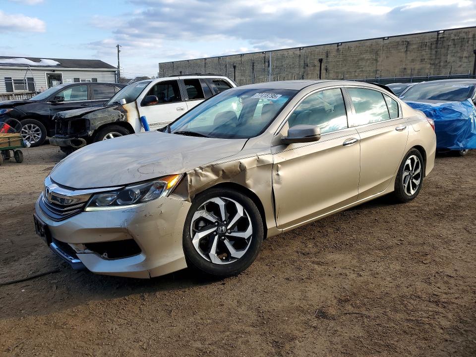 HONDA ACCORD 2016 with VIN 1HGCR2F83GA210724 - Photo from auction