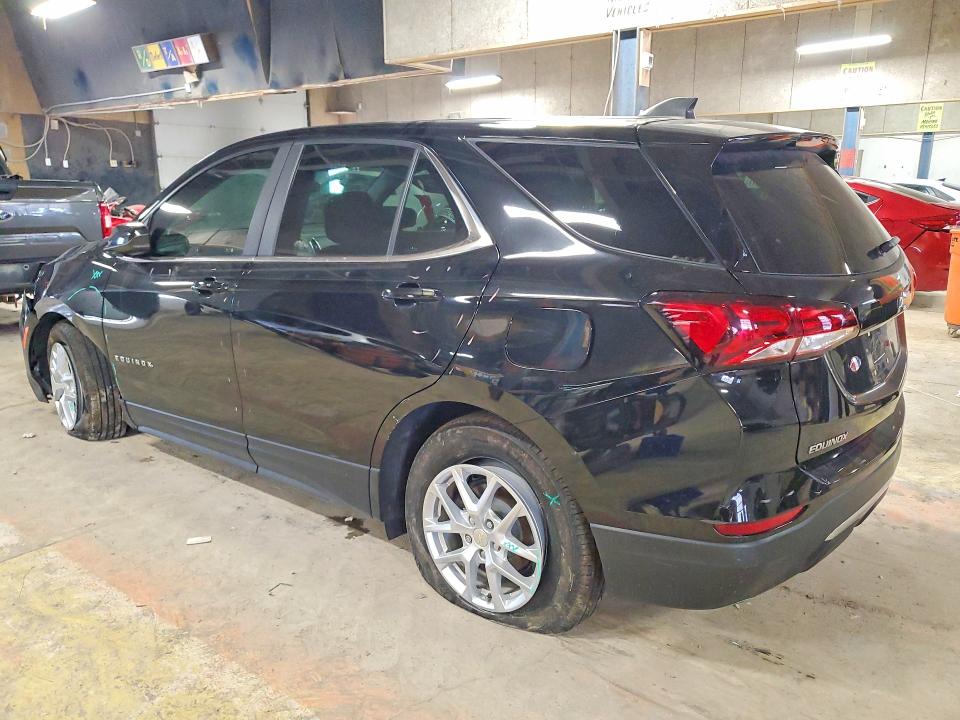 Photo 2 from auction – 2022 CHEVROLET EQUINOX with VIN 3GNAXKEV0NL222829