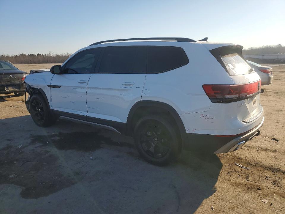 Photo 2 from auction – 2024 VOLKSWAGEN ATLAS with VIN 1V2CR2CA9RC602005