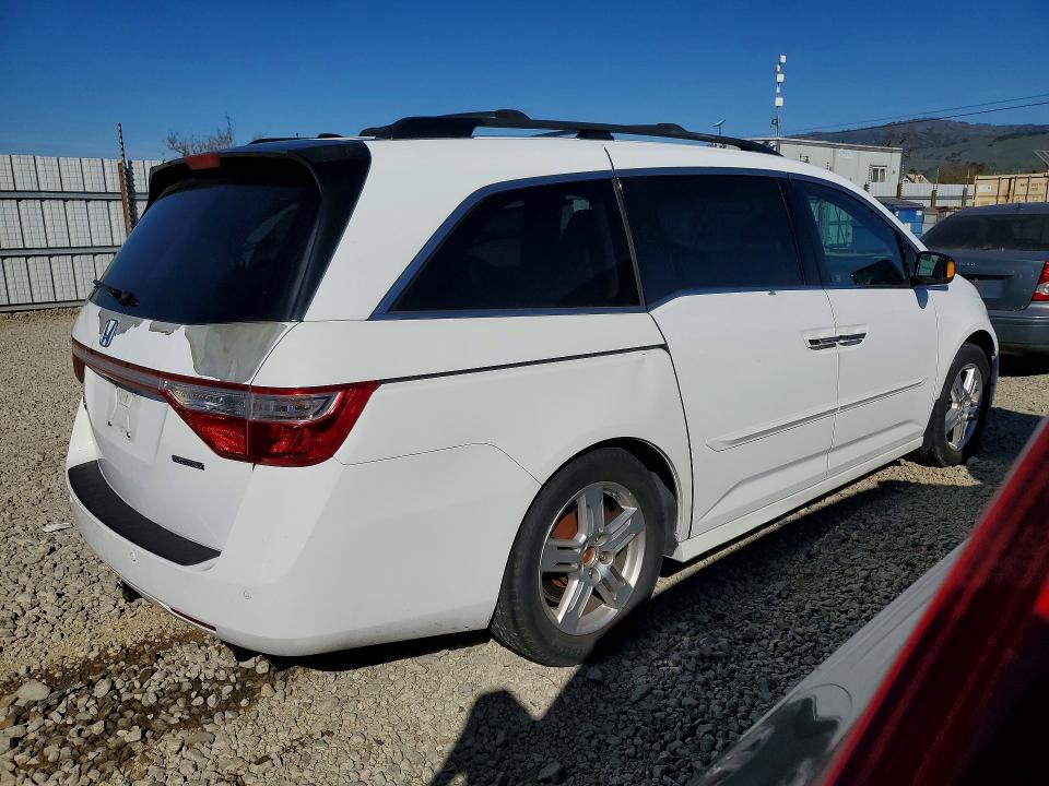 Photo 3 from auction – 2011 HONDA ODYSSEY TO with VIN 5FNRL5H96BB003620