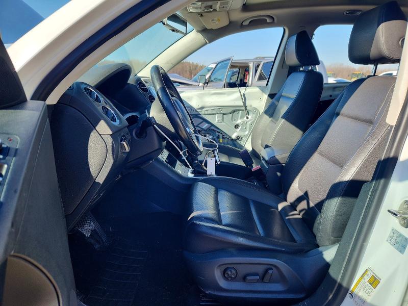 Photo 7 from auction – 2017 VOLKSWAGEN TIGUAN with VIN WVGRV7AX2HK017147