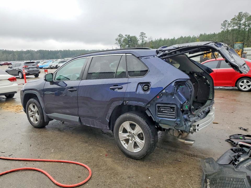 Photo 2 from auction – 2020 TOYOTA RAV4 XLE with VIN 2T3P1RFV5LW095951