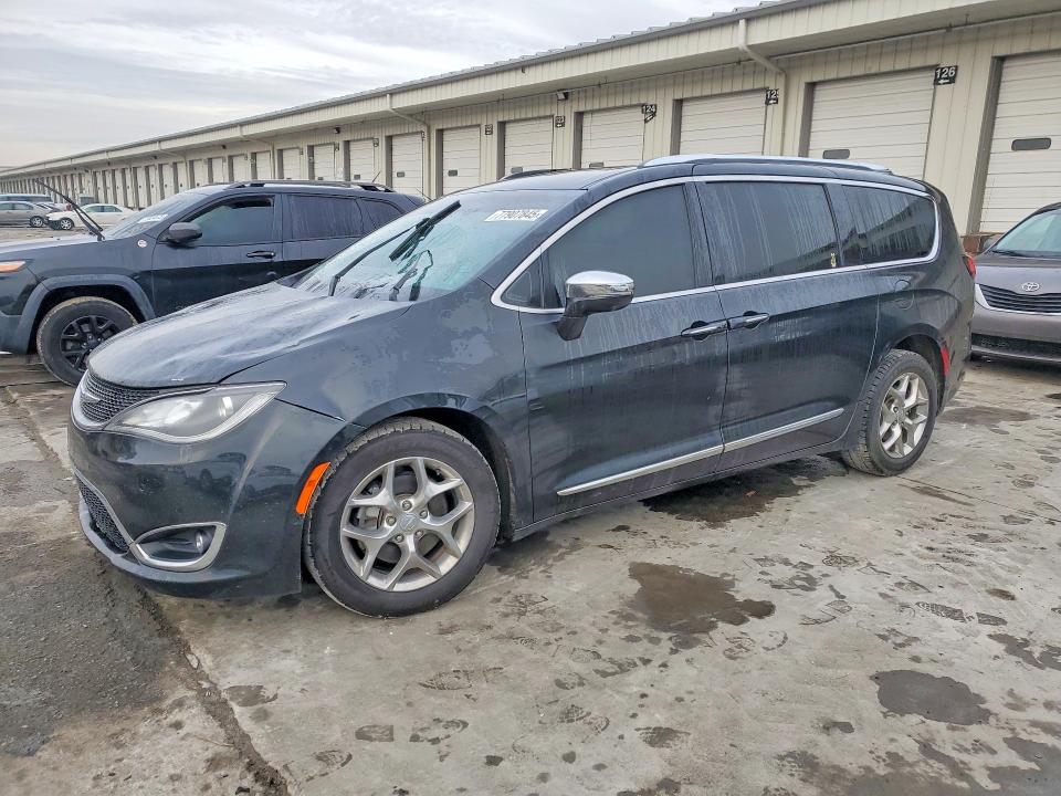 CHRYSLER PACIFICA 2017 with VIN 2C4RC1GG2HR620311 - Photo from auction