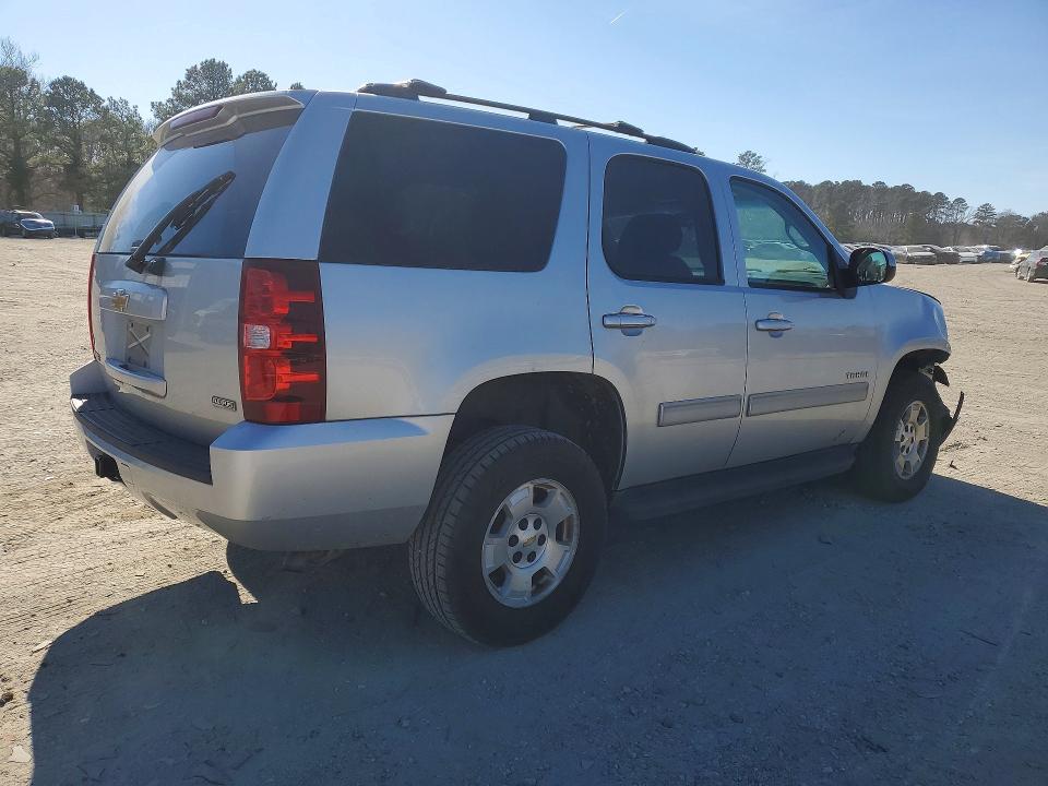 Photo 3 from auction – 2012 CHEVROLET TAHOE K150 with VIN 1GNSKAE02CR324267