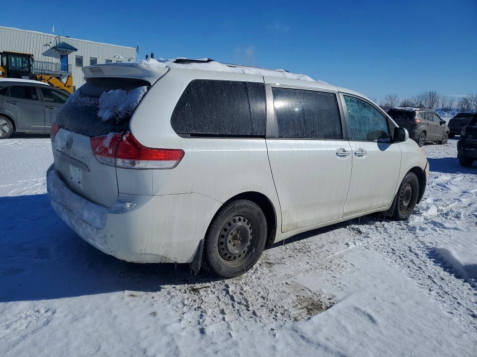 Photo 3 from auction – 2011 TOYOTA SIENNA XLE with VIN 5TDDK3DC3BS010085