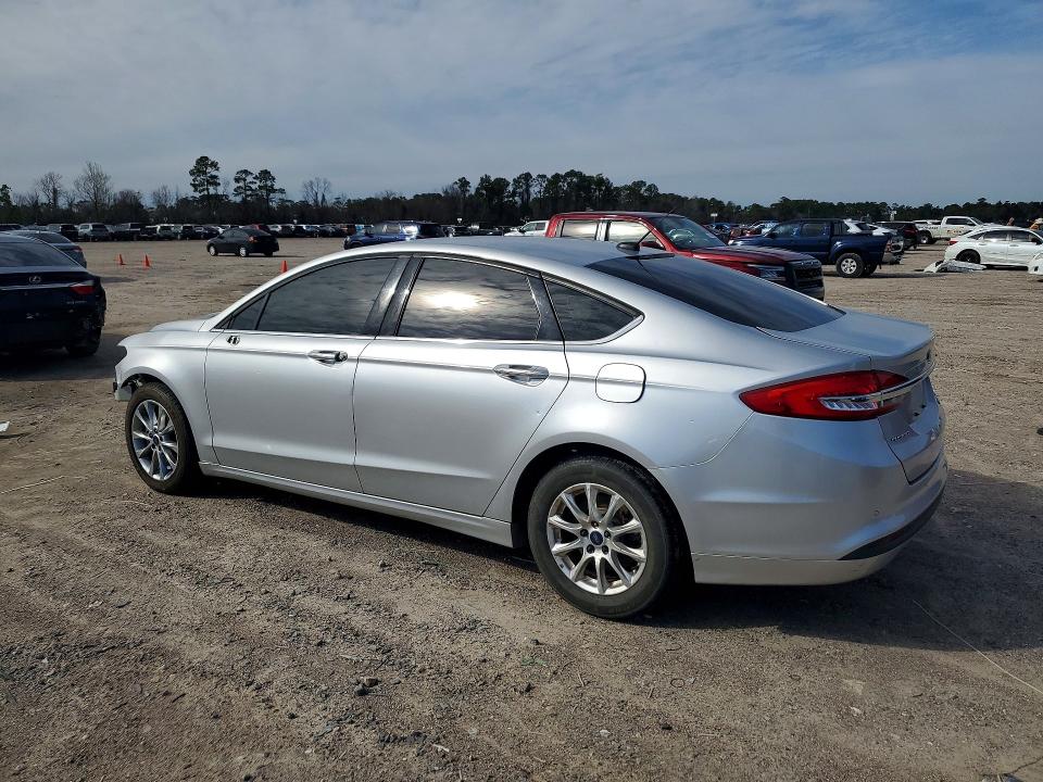 Photo 2 from auction – 2017 FORD FUSION with VIN 3FA6P0HD4HR252333