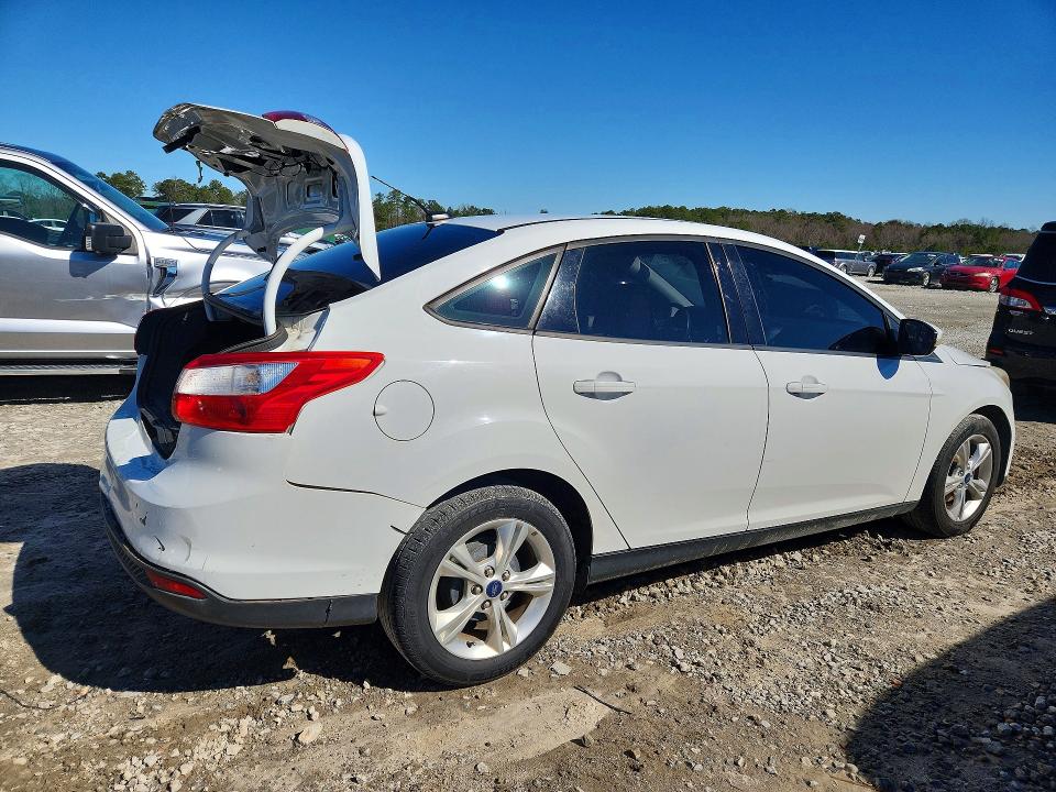 Photo 3 from auction – 2013 FORD FOCUS SE with VIN 1FADP3F22DL340400