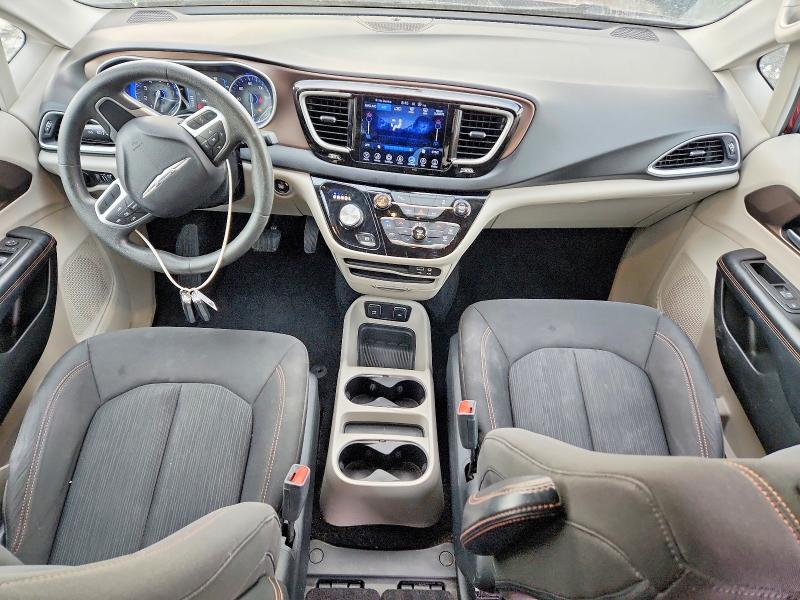 Photo 8 from auction – 2017 CHRYSLER PACIFICA T with VIN 2C4RC1DGXHR588972