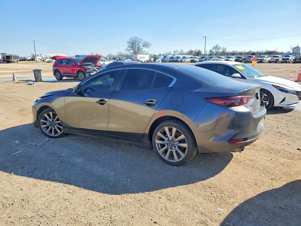 Photo 2 from auction – 2021 MAZDA 3 with VIN JM1BPACL7M1341427
