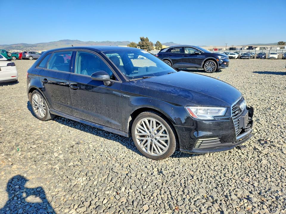 Photo 4 from auction – 2018 AUDI A3 with VIN WAUUPBFF4JA071005
