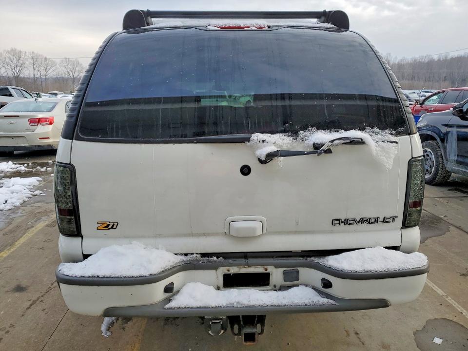 Photo 6 from auction – 2004 CHEVROLET SUBURBAN with VIN 3GNFK16Z74G268522