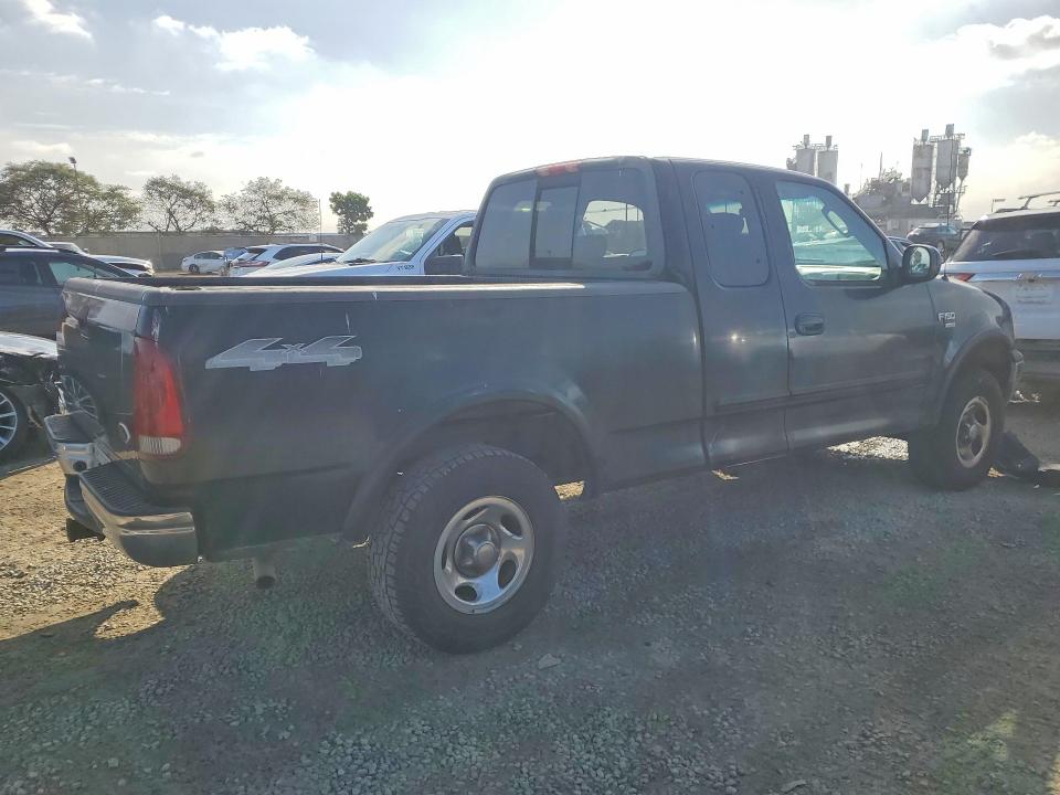 Photo 3 from auction – 2002 FORD F150 with VIN 1FTRX18L82NB21677