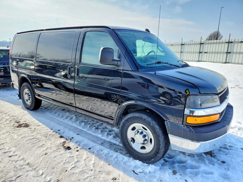 Photo 4 from auction – 2017 CHEVROLET EXPRESS G2 with VIN 1GCWGAFF4H1164722