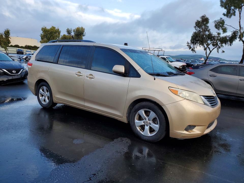 Photo 4 from auction – 2012 TOYOTA SIENNA with VIN 5TDKK3DC4CS254627