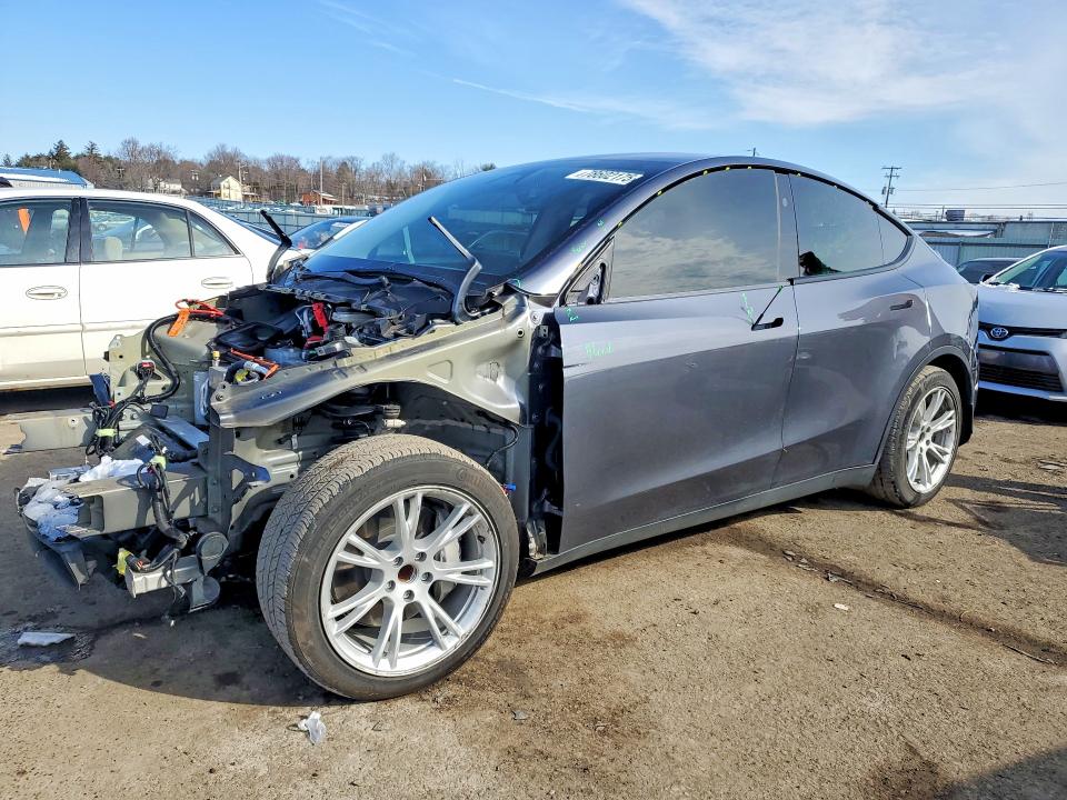 TESLA MODEL Y 2023 with VIN 7SAYGDED4PF922996 - Photo from auction