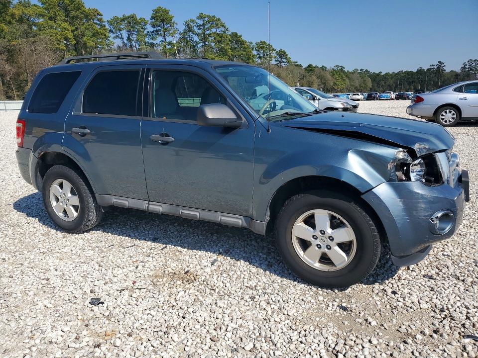 Photo 4 from auction – 2011 FORD ESCAPE with VIN 1FMCU0C79BKA28702