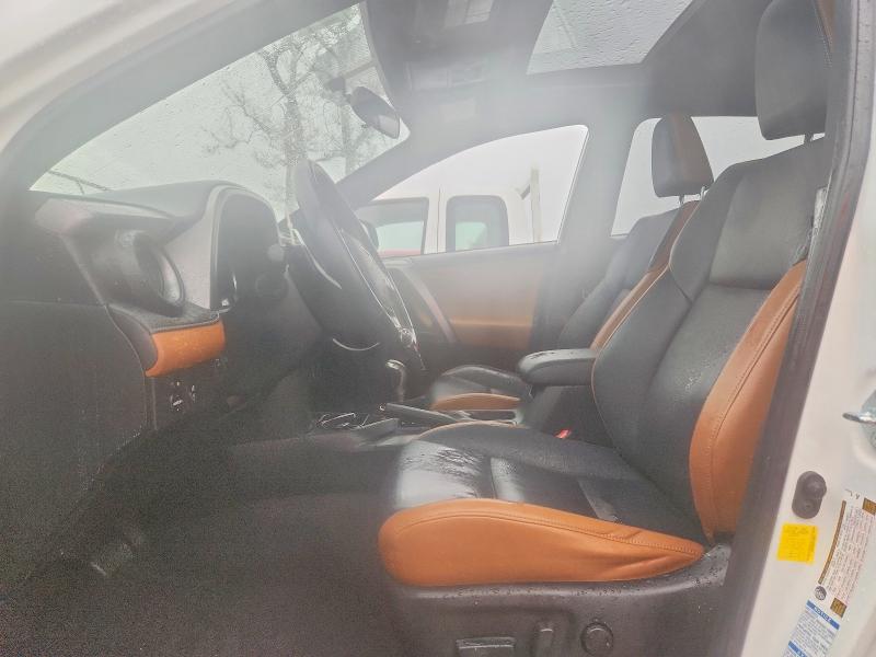 Photo 7 from auction – 2016 TOYOTA RAV4 SE with VIN JTMJFREV2GD180032