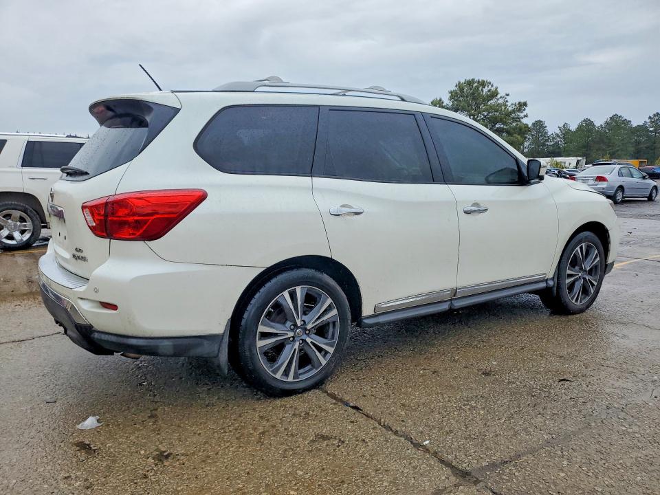 Photo 3 from auction – 2017 NISSAN PATHFINDER with VIN 5N1DR2MM6HC673753