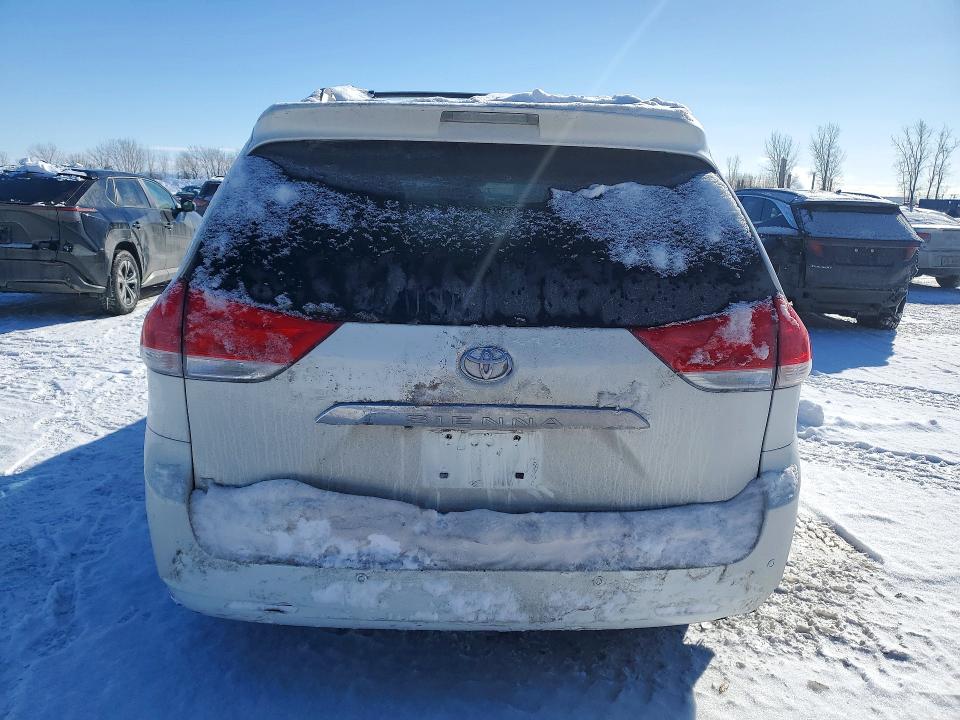 Photo 6 from auction – 2011 TOYOTA SIENNA XLE with VIN 5TDDK3DC3BS010085