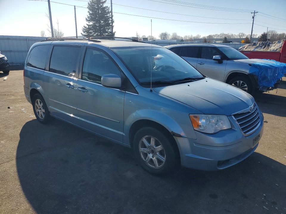 Photo 4 from auction – 2009 CHRYSLER TOWN & COU with VIN 2A8HR54109R577891