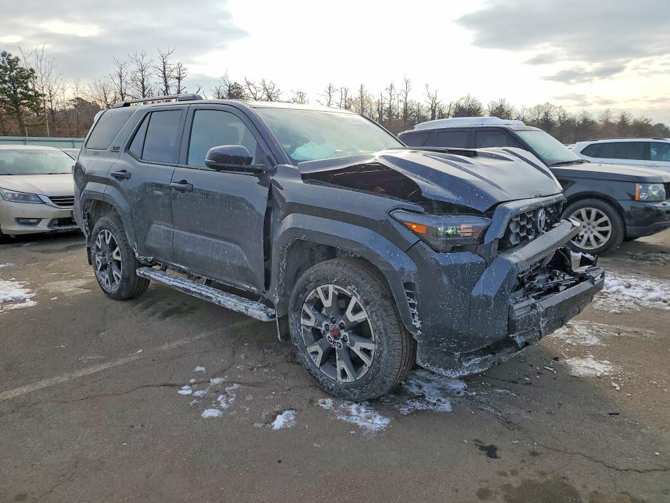 Foto 4 de la subasta – 2025 TOYOTA 4RUNNER SR con VIN JTEVA5BR7S5000915