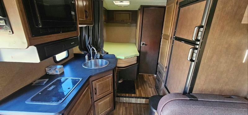 Photo 9 from auction – 2017 FORD ECONOLINE with VIN 1FDWE3FS2HDC37126