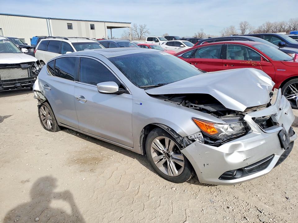 Photo 4 from auction – 2013 ACURA ILX with VIN 19VDE3F3XDE301547