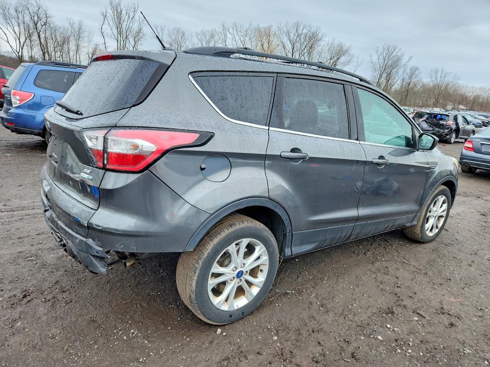Photo 3 from auction – 2017 FORD ESCAPE with VIN 1FMCU9GD2HUC70488
