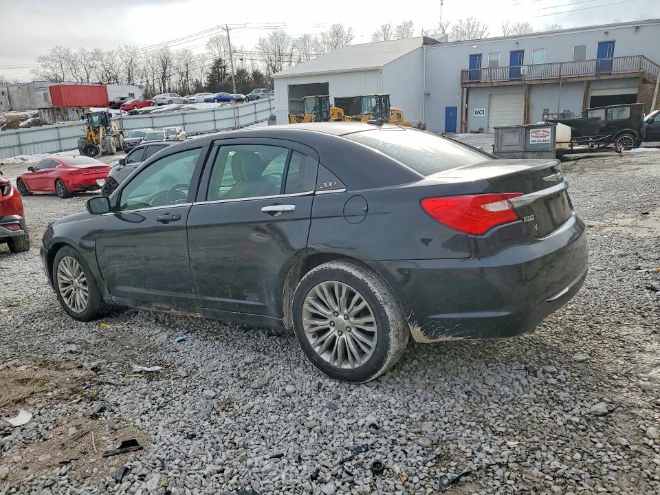 Photo 2 from auction – 2012 CHRYSLER 200 LIMITE with VIN 1C3CCBCGXCN329387