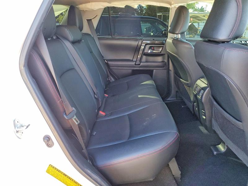 Photo 11 from auction – 2019 TOYOTA 4RUNNER with VIN JTEBU5JR6K5643770